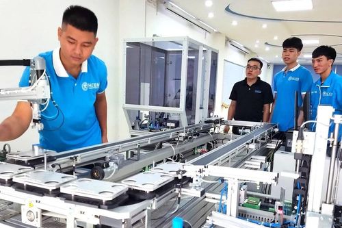 Xu hướng mở ngành học 'cạnh tranh' AI