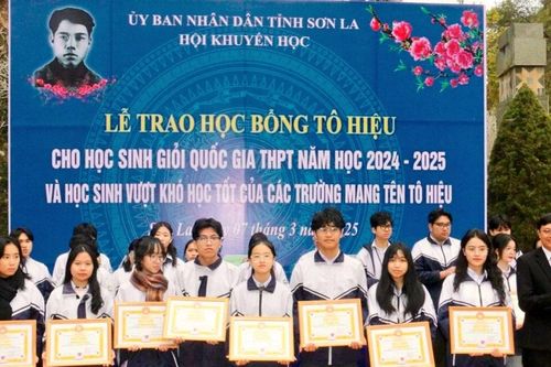 Sơn La: Trao 113 suất học bổng Tô Hiệu cho học sinh vượt khó