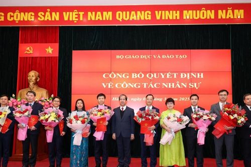 Bộ Giáo dục và Đào tạo công bố quyết định bổ nhiệm lãnh đạo nhiều đơn vị