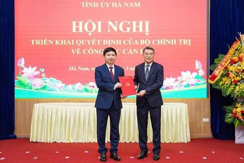 Công bố quyết định của Bộ Chính trị chuẩn y chức danh Bí thư Tỉnh ủy Hà Nam