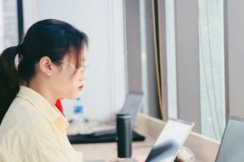 Cách nào giúp người trẻ 'thích nghi' giữa làn sóng mất việc?