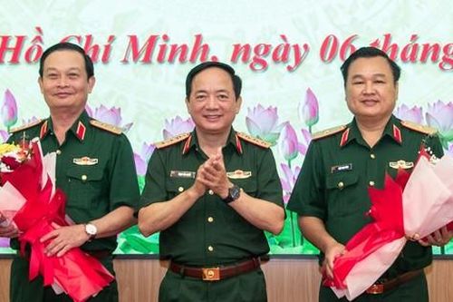 Bàn giao chức vụ Bí thư Đảng ủy, Chính ủy Quân khu 7