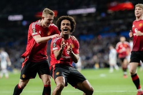 Chelsea thắng nhọc nhằn, Man United đánh rơi chiến thắng