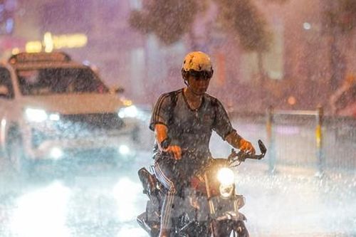 TPHCM có mưa trái mùa dịp 8/3