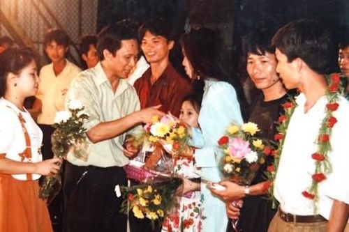'Ta say hương đời, bước khôn bước dại'