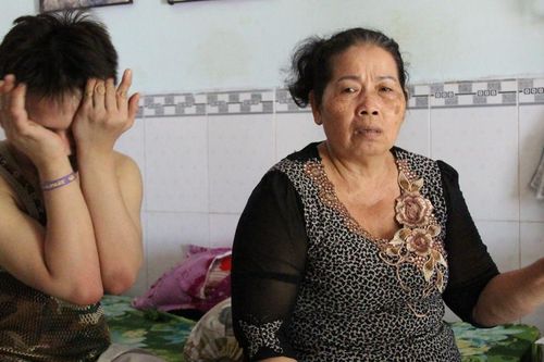 Người mẹ gửi con rồi biệt tích, bà bán vé số nuôi đứa trẻ bất hạnh suốt 25 năm