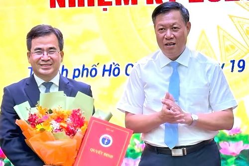 Hàng loạt hiệu trưởng, hiệu phó được bổ nhiệm, có nữ phó giáo sư nổi tiếng