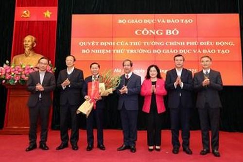 Ông Lê Tấn Dũng giữ chức vụ Thứ trưởng Bộ Giáo dục và Đào tạo