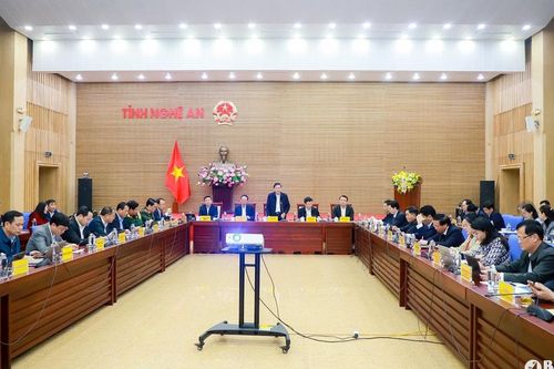 Nghệ An không để gián đoạn việc thực hiện các thủ tục hành chính cho người dân, doanh nghiệp khi sắp xếp, tinh gọn bộ máy