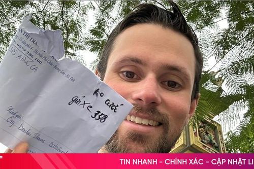Công an thị trấn Phố Châu giúp công dân Canada tìm lại tài sản đánh rơi