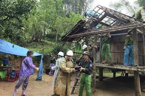'Áo mới' về làng