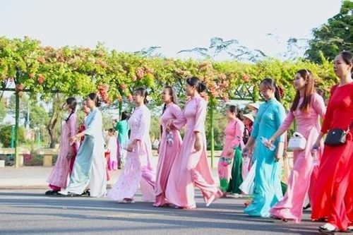 Để áo dài không chỉ là đại sứ văn hóa