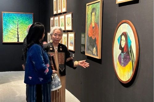 Khai mạc triển lãm tranh 'Nguồn cội' của nghệ sỹ Tô Bích Hải