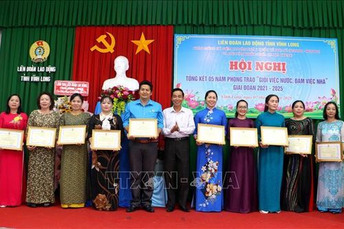 Tích cực thi đua 'Giỏi việc nước, đảm việc nhà'