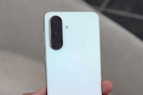 Trên tay Samsung Galaxy A36 5G sắp lên kệ tại Việt Nam, giá từ 8,29 triệu đồng