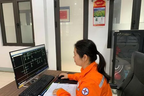 PC Lào Cai: Nữ công nhân điện quyết tâm tham gia tổ trực vận hành