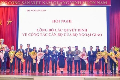 Bộ Ngoại giao tiếp nhận công chức Ban Đối ngoại Trung ương
