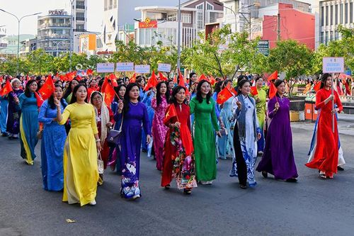 Sáng ngời 'một nửa của thế giới'