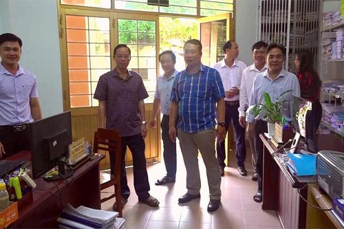 Bí thư Huyện ủy Thoại Sơn thăm và làm việc cán bộ, công chức các phòng, ban, ngành huyện sau sáp nhập