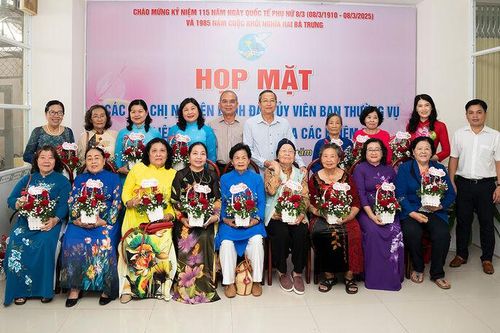 Họp mặt nguyên lãnh đạo hội liên hiệp phụ nữ qua các nhiệm kỳ