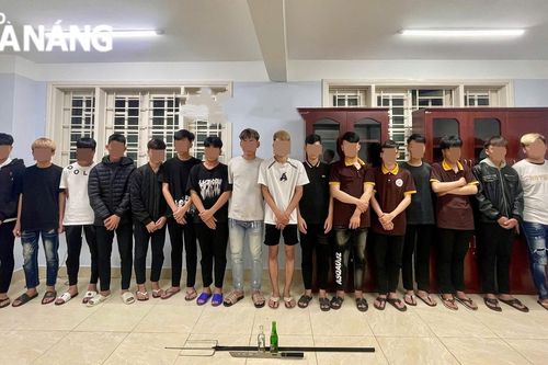 Triệu tập 35 thanh thiếu niên tụ tập, mang hung khí, gây rối trật tự