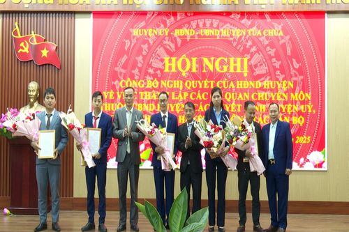 Công bố thành lập các cơ quan chuyên môn huyện Tủa Chùa