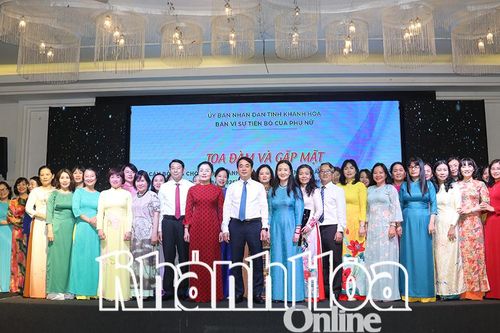 Lãnh đạo tỉnh gặp mặt, chúc mừng các nữ cán bộ chủ chốt