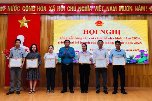 UBND huyện Vạn Ninh triển khai kế hoạch cải cách hành chính năm 2025