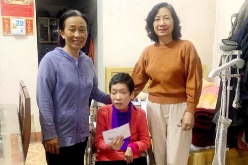 Nữ đảng viên gương mẫu, tận tụy