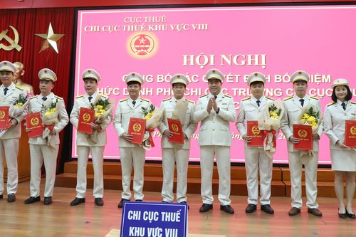 Công bố các quyết định bổ nhiệm Phó Chi cục trưởng Chi cục Thuế Khu vực VIII