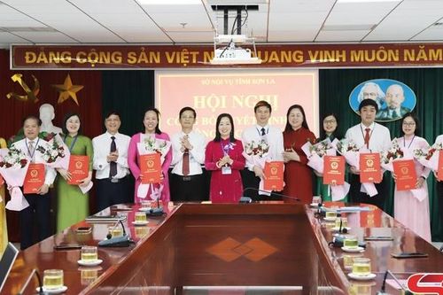 Sở Nội vụ công bố các quyết định về công tác cán bộ