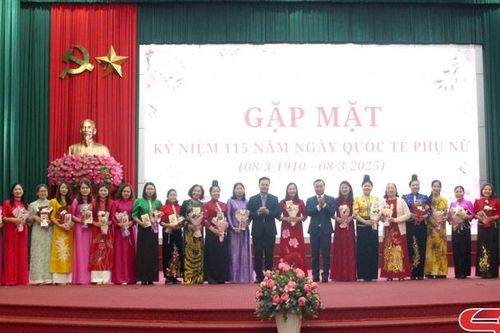 Gặp mặt kỷ niệm 115 năm ngày Quốc tế Phụ nữ 8/3