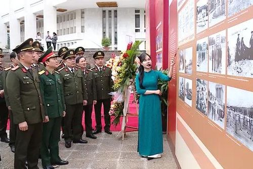 50 năm Trung hiếu bên Người