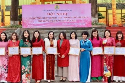 Hà Nội: Tôn vinh phụ nữ 'Giỏi việc nước, đảm việc nhà'