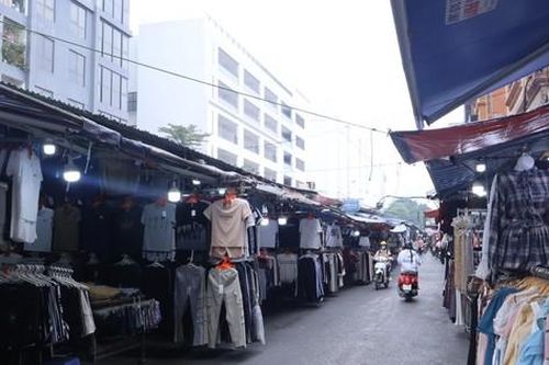 Vì sao chợ Nhà Xanh điểm mua sắm sầm uất một thời giờ ở Hà Nội giờ đìu hiu vắng khách?