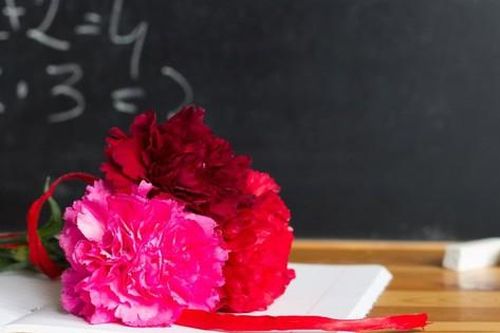 Lời chúc ngày Quốc tế Phụ nữ 8/3 tặng cô giáo hay nhất 2025