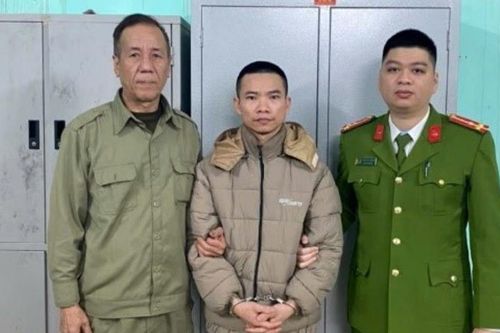 Hung hãn chém người trọng thương tại quán karaoke Huy Hoàng