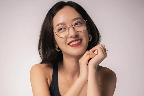 Cô gái treo thưởng 1.500 USD để tìm người yêu