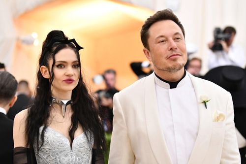 Bạn gái cũ Elon Musk vướng tranh cãi về AI