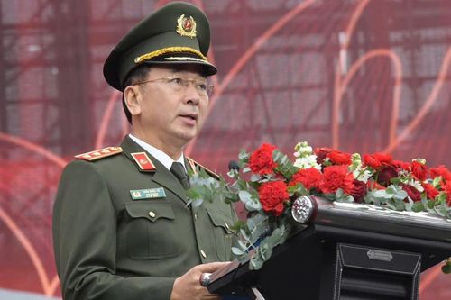 Trình diễn lễ hội áo dài- tôn vinh vẻ đẹp phụ nữ Công an nhân dân