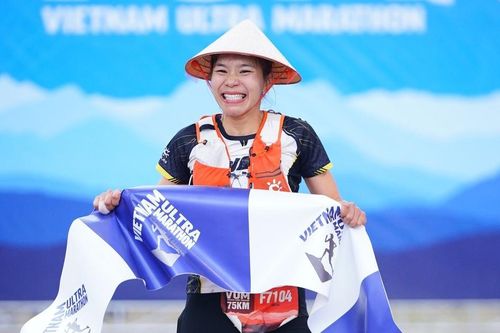 'Nữ hoàng chạy đường mòn' Việt Nam vô địch giải siêu marathon 2025 với thành tích ấn tượng