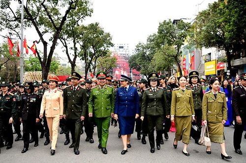 Phụ nữ Công an nhân dân tỏa sáng tại Lễ hội áo dài mừng Ngày Quốc tế Phụ nữ 8/3