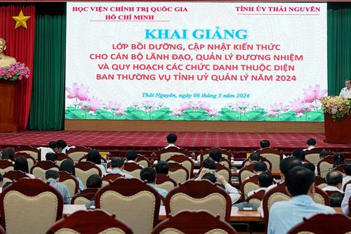 Gắn đào tạo cán bộ với phong trào học tập suốt đời