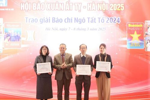 Báo Nhân Dân đoạt giải Nhất Bìa báo đẹp tại Hội Báo Xuân Hà Nội 2025