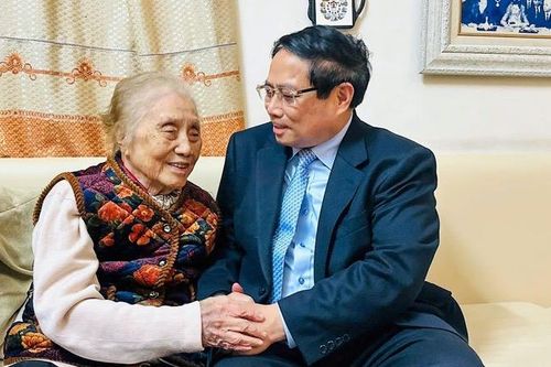 Thủ tướng Phạm Minh Chính thăm nguyên Phó Chủ tịch nước Nguyễn Thị Bình