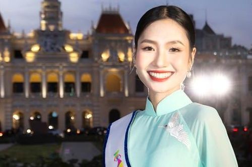 Hoa hậu Nguyễn Thanh Hà khoe sắc ngày 8/3, chia sẻ cảm xúc đặc biệt về tà áo dài Việt