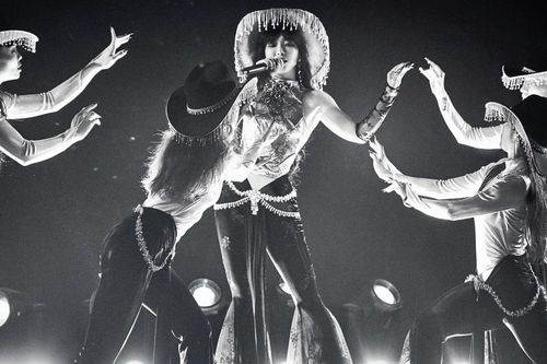 Đinh Hương trở lại với hành trình âm nhạc mới qua album 'Black Magic Woman'