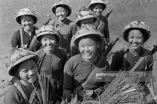 Phụ nữ Việt Nam: Từ 'nhà bếp' ra thế giới!