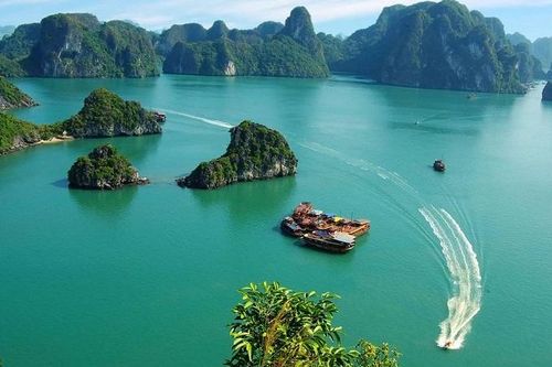 Quảng Ninh mở thêm 10 tour tham quan vịnh Bái Tử Long ngay trong tháng 3
