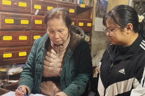 Người phụ nữ 'giữ lửa' tinh hoa y học cổ truyền giữa lòng Hà Nội